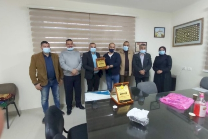 لجنة المؤسسات والمجتمع المدني بالمحافظة الوسطى تنفذ زيارة  لمقر وكالة الغوث