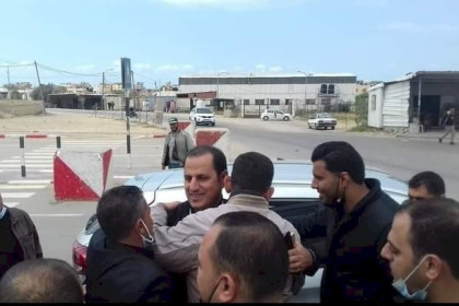 وصول القياديين في حركة فتح، توفيق أبو خوصة وماهر مقداد إلى قطاع غزة