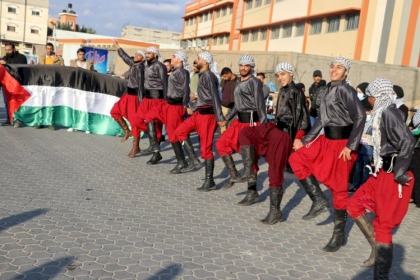 شاهد: مجلس الشباب بحركة فتح بمحافظة خان يونس يُنفذ فعالية أحياءً للذكرى 45 ليوم الأرض