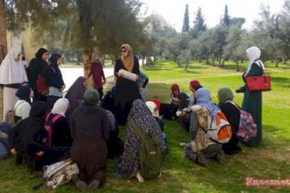 "فتيات الأقصى".. متطوعات في خدمة زوار المسجد في شهر رمضان