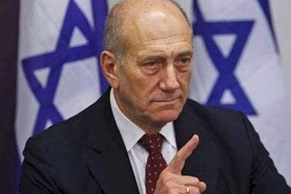 أولمرت يطلب إخضاع نتنياهو وعائلته لفحص نفسي