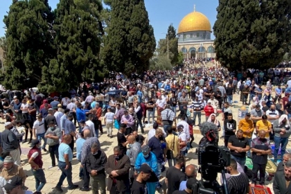 القدس: 25 ألفا يؤدون صلاة الجمعة في "الأقصى"
