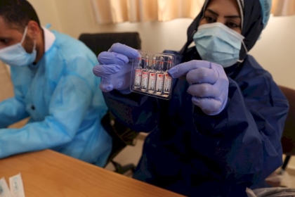 الصحة تستلم 20 ألف جرعة من لقاح ''سبوتنيك'' الروسي من الشيشان