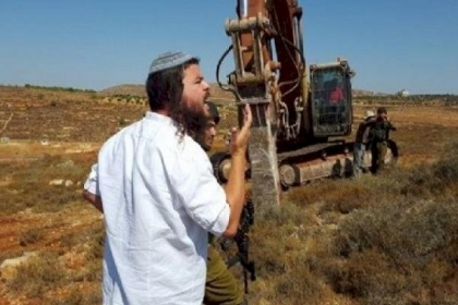 الاحتلال يجرف أراضي في مسافر بني نعيم شرق الخليل