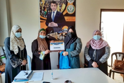 لجنة المرأة العاملة في مجلس العمال بالمحافظة الوسطى تكرم المبدعة نادية اسماعيل