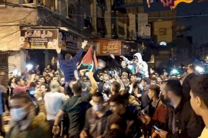 الاحتلال يقصف غزة ومسيرات حاشدة تجوب شوارع القطاع دعمًا للقدس
