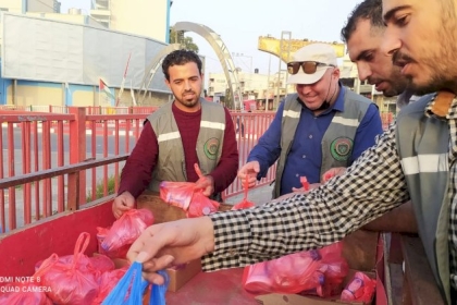 ضمن فعاليات مبادرة ''افطار صائم''... مجلس العمال يوزع الافطار على الصائمين في ساحة غزة