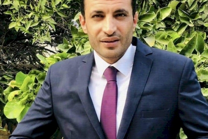 قيادي فتحاوي يعلق على قرار الرئيس عباس بتأجيله الانتخابات