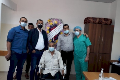 غزة: طاقم طبي ينجح بتركيب دعامة ووصلة شريانية في نفس الوقت لمريض في الستين من عمره