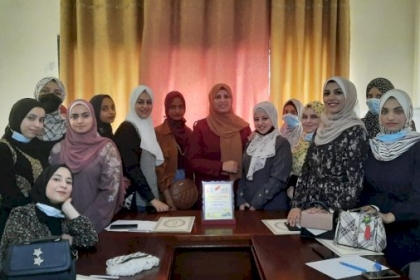 الشبيبة الفتحاوية في ساحة غزة تكرم آلاء الفسيس وهناء الزعيم وعدداً من الطالبات اللواتي أنهين دراستهن الجامعية