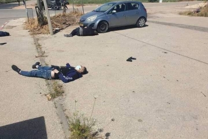 بالصور: استشهاد شابين فلسطينيين وإصابة ثالث خلال عملية اطلاق نار وقعت عند حاجز سالم قرب جنين