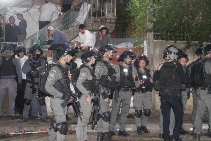 مستوطنون يعتدون على المواطنين في تل رميدة وسط الخليل