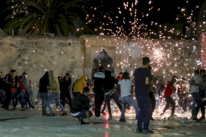 الاحتلال يجدد اقتحامه للمسجد "الأقصى" ويعتدي على المعتكفين