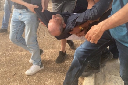 إصابة العشرات من المواطنين  بعد اقتحام شرطة الاحتلال للمسجد الأقصى