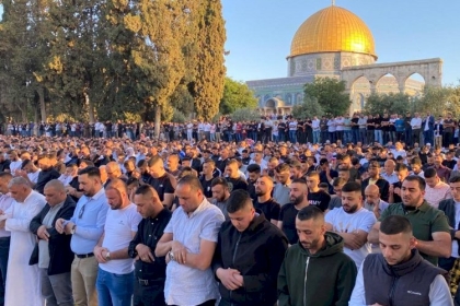 المسجد الأقصى: 100 ألف مصلٍ مؤدون صلاة العيد وصلاة الغائب على أرواح الشهداء