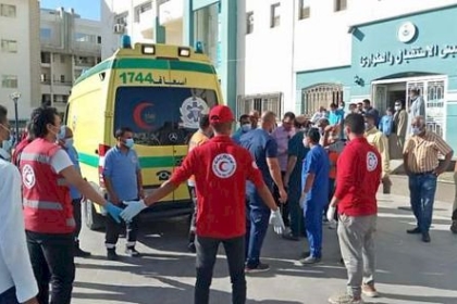 محافظ شمال سيناء يزور جرحى ومصابي غزة.. ويؤكد توفير الرعاية الصحية لهم
