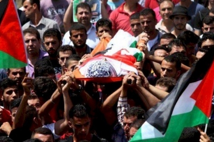 جنين تودع أحد شهدائها  في مسيرة حاشدة