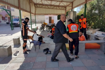 لجنة العلاقات العامة تقدم وجباب الطعام لفرق الدفاع المدني في خانيونس