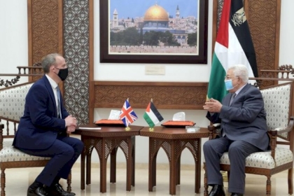 الرئيس عباس يؤكد لـ"وزير الخارجية البريطاني" أهمية البدء الفوري بمسار سياسي ترعاه الرباعية الدولية