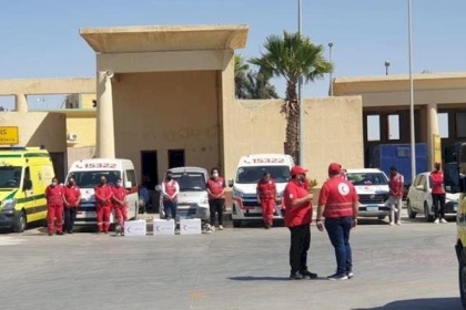 "الهلال الأحمر" يطلع وفودا عربية ودولية على الجهود الإغاثية عقب العدوان على غزة