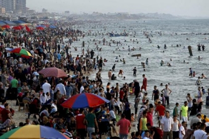 وفاة طفلة وإصابة 6 غرقًا ببحر غزة