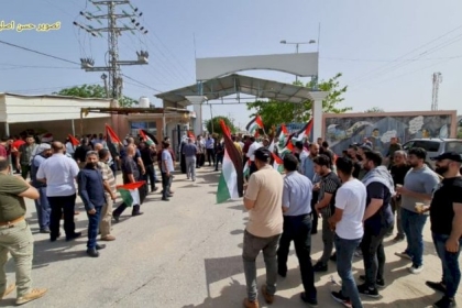 بالصور: العشرات من المواطنين وأبناء الجالية المصرية بغزة يحتشدون لاستقبال الوفد المصري