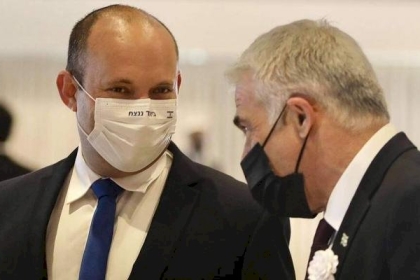 بينت ولابيد يجتمعان لوضع اللمسات الأخيرة على اتفاق تشكيل الحكومة