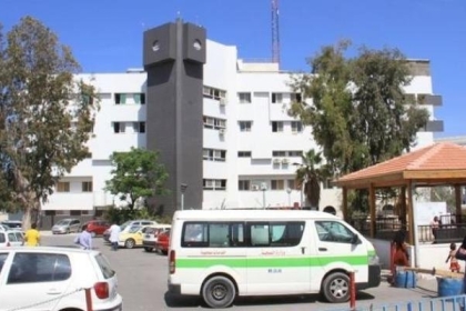 وصول جثمان الشهيدة ديانا أبو العوف إلى مستشفى الشفاء في مدينة غزة