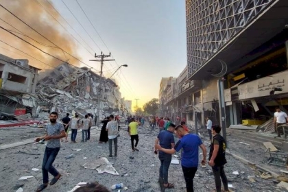 مرور غزة تغلق مفترقات وطرق لإزالة ركام المنازل المدمرة