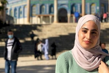 سلطات الاحتلال تطلق سراح الناشطة الفلسطينية منى الكرد