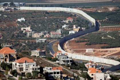 الاحتلال يهدم تجمعا سكنيا فلسطينيا شرقي رام الله