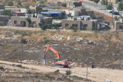 الاحتلال يخطر بإزالة "استراحة" في قلقيلية