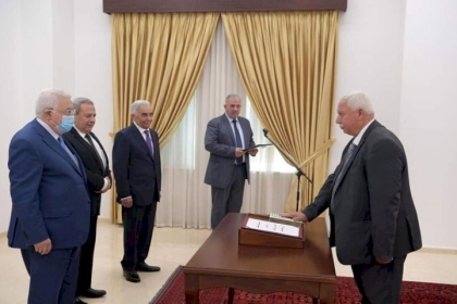ثلاثة قضاة يؤدون اليمين القانونية قضاة في المحكمة الدستورية العليا