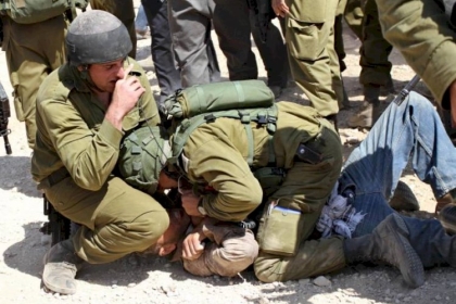 العفو الدولية: الشرطة الإسرائيلية استهدفت الفلسطينيين باعتقالات تمييزية والتعذيب واستعمال قوة غير قانونية