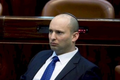 بينيت يشن هجوماً شديد اللهجة ضد نتنياهو