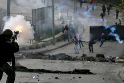 القدس: إصابات بالاختناق خلال مواجهات بالرام