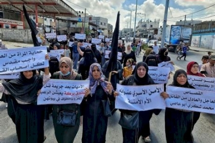 عائلة بركة تنظم وقفة احتجاجية ضد جرائم الاعتداء على النساء في قطاع غزة