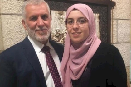 الأسيرة بشرى الطويل تكتب رسالة مؤثرة عن والدها .. لتضحيته لأجل حريتها