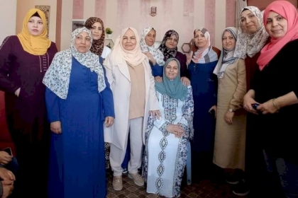 مجلس المرأة ساحة غزة   ينفذ  زيارة لأمين سره سميرة دحلان  بعد وعكة صحية آلمت بها