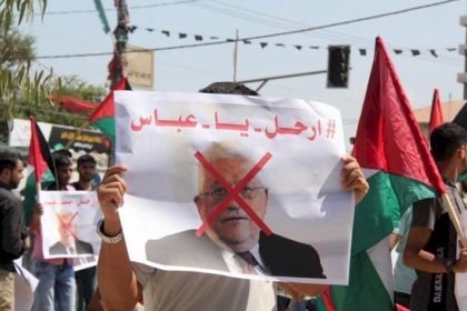 بالفيديو فلسطينيون يرددون: "ارحل ارحل يا عباس .. ارحل ريح كل الناس"