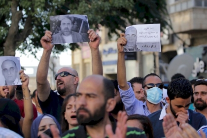 ممارسات قمعية وشرعية متآكلة.. كيف قتل محمود عباس السلطة الفلسطينية؟