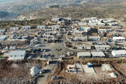 لابيد يوجه رسالة لاذعة لبينيت يحذره من إقامة مستوطنة على أراضي بؤرة افيتار