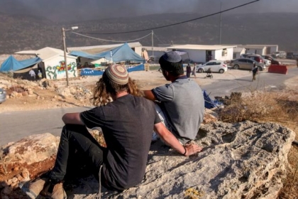 مستوطنون يغلقون مدخل سنجل شمال رام الله