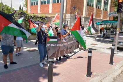 بالصور: وقفة احتجاجية امام سفارة الاحتلال بمدريد بمشاركة تيار الإصلاح الديمقراطي في حركة فتح