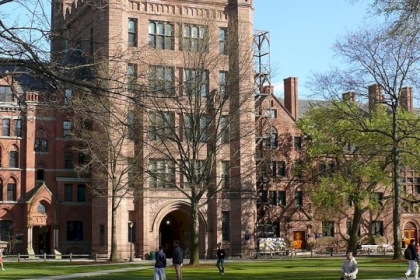 مجلس طلاب جامعة "ييل" يدين التطهير العرقي والفصل العنصري في فلسطين