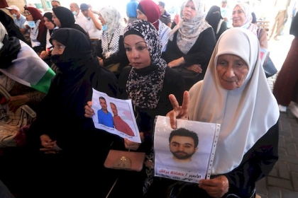 مركز فلسطين: الإهمال الطبي أداة الاحتلال لقتل الأسرى ببطء