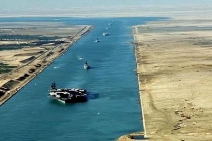 حاملة مقاتلات بريطانية تعبر قناة السويس لأول مرة
