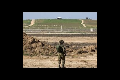 جيش الاحتلال يزعم اعتقال 3 فلسطينيين على حدود قطاع غزة