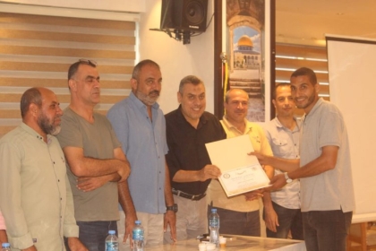 المكتب الحركي للصحفيين يكرم عدداً من الإعلاميين بمحافظة خانيونس