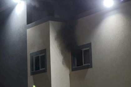 اندلاع حريق داخل إحدى غرف مستشفى غزة الأوروبي وتم السيطرة عليه